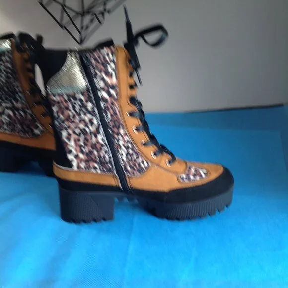 EUC Bamboo Powerful Leopard Print Combat Platform Boots 9 - Picture 3 of 9